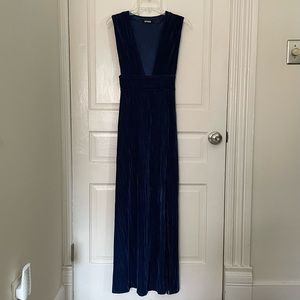 missguided pleated plunge maxi dress